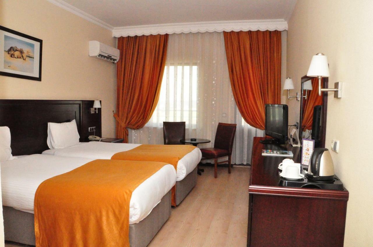 Готель Eser Diamond & Convention Center Istanbul Сіліврі